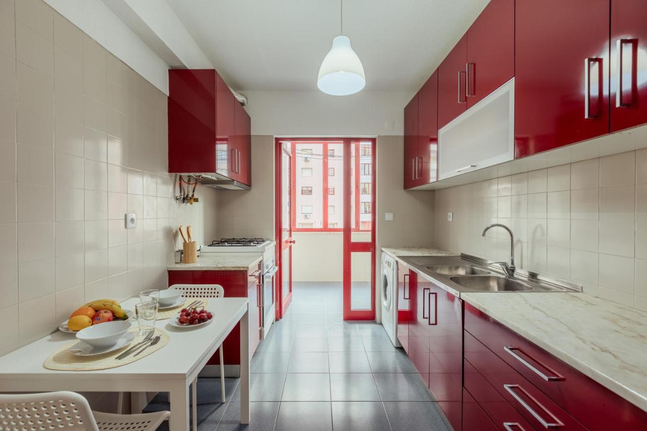 Elegant 3 Bedroom Apt - City Centre - Garage - Metro Lisboa Exterior foto